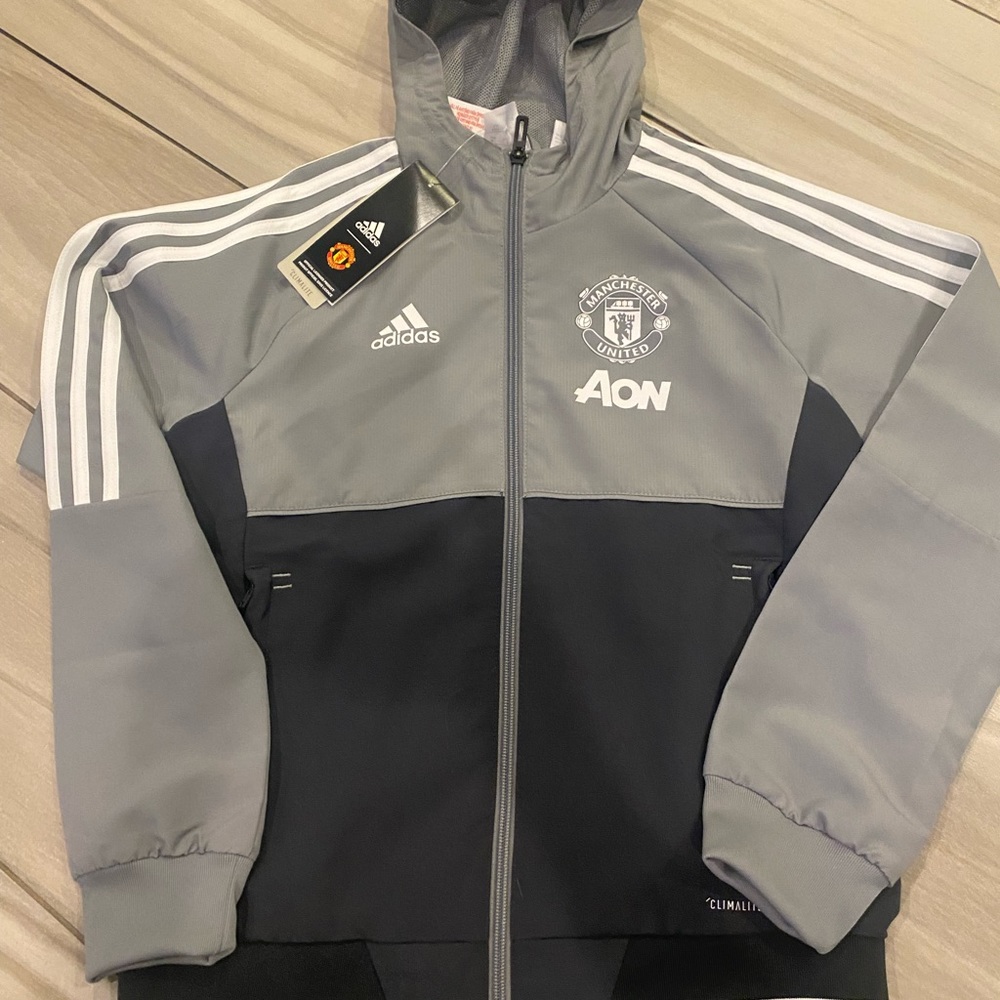 Official licensed Manchester United Grey adidas lightweight prematch jac… - Picture 2 of 7